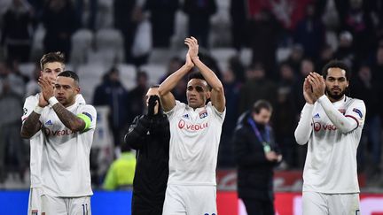 Les joueurs de l'Olympique lyonnais célèbrent leur victoire face à Leipzig, à&nbsp;Decines-Charpieu (Rhône) le 10 décembre 2019. (JEFF PACHOUD / AFP)