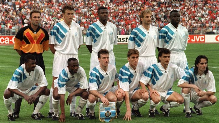 Les onze Marseillais titulaires lors de la finale de Ligue des champions 1993, gagnée face au Milan (1-0), le 26 mai 1993. (AFP)