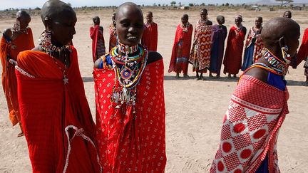 Au Kenya, comme dans d’autres pays africains, les exciseuses sont des femmes respectées. Elles ne sont pas toujours des professionnelles et ces opérations génitales peuvent être pratiqués soient avec des couteaux, des ciseaux ou des morceaux de verre. Si la pratique est interdite au Kenya, 49% de femmes en sont victimes pendant leur puberté. (AFP PHOTO / LEON NEAL)