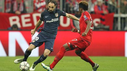 Juan Fran (Atletico) au duel avec David Alaba (Bayern) (CHRISTIAN KOLBERT / ANADOLU AGENCY)