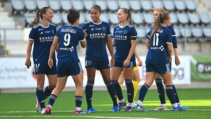 Les joueuses du Paris FC célébrant le but de Mathilde Bourdieu face au First Vienne, club autrichien, lors de la demi-finale du premier tour de qualification à la Ligue des champions féminine, le 4 septembre 2024. (PETER SONANDER / SIPA)