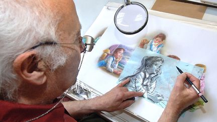 Marcel Marlier, dessinateur de la série Martine dans son atelier le 9 octobre 2007. (MAXPPP)