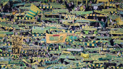 Des supporters nantais lors du match Nantes-PSG, le 3 mai 2015 au stade de la Beaujoire, &agrave; Nantes (Loire-Atlantique). (JEAN-SEBASTIEN EVRARD / AFP)