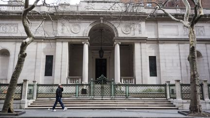 Photographie de la façade de la Morgan Library & Museum, bibliothèque de recherche et musée, le 27 mars 2018, à New York (États-Unis). (DON EMMERT / AFP)