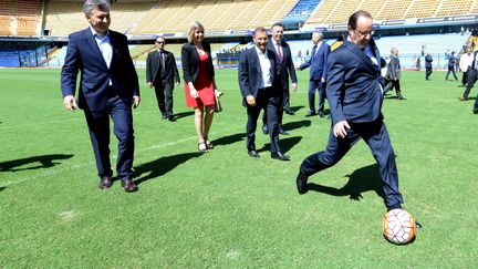 En voyage en Argentine, Hollande marque un but sur la pelouse mythique de la Bombonera à Buenos Aires