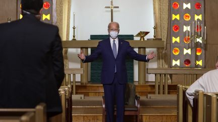 Le candidat démocrate Joe Biden, le 3 septembre 2020, lors d'une rencontre dans une église avec des habitants de Kenosha (Wisconsin). (ALEX WONG / GETTY IMAGES NORTH AMERICA / AFP)