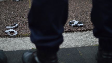 Opération "Menotte à terre" des policiers de Seine-Saint-Denis à Bobigny, jeudi 11 juin 2020. (VICTOR VASSEUR / FRANCE-INFO)