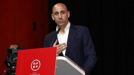 Le président de la Fédération espagnole de football (RFEF), Luis Rubiales, lors d'une assemblée générale extraordinaire, le 25 août 2023. (AFP)