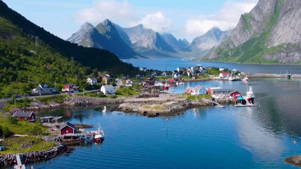 France Télévisions explore les plus beaux ports du monde. Escale, ce dimanche 1er septembre en Norvège, dans les îles des Lofoten.