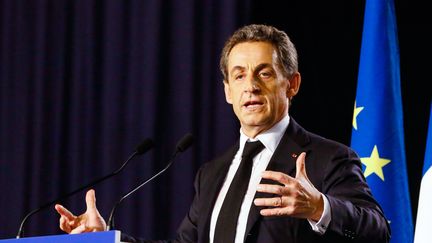 Le pr&eacute;sident de l'UMP, Nicolas Sarkozy, en meeting pour les &eacute;lections d&eacute;partementales &agrave; Saint-Maur-des-Foss&eacute;s (Val-de-Marne), le 9 mars 2015. (JALLAL SEDDIKI / CITIZENSIDE / AFP)