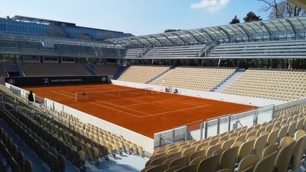 Le court Simone-Mathieu du stade Roland-Garros, désert, le 21 mars 2019. (JEAN-PIERRE BLIMO / FRANCEINFO)