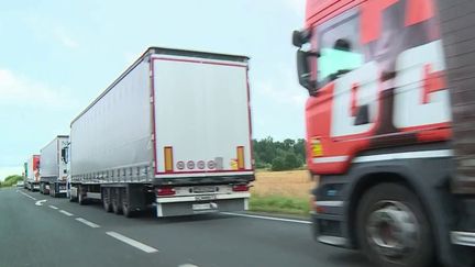 Grève : les routiers organisent des opérations de blocages