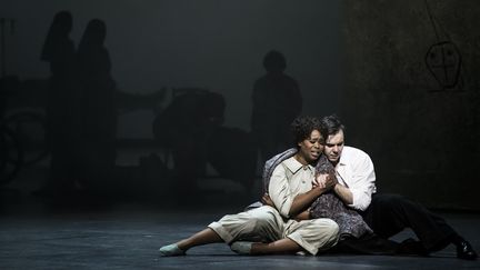 Pretty Yende et Benjamin Bernheim dans "Manon" le 24 février 2020. (JULIEN BENHAMOU)