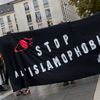 Une banderole lors d'une manifestation contre l'islamophobie, à Nantes (Loire-Atlantique), le 19 octobre 2019.&nbsp; (ESTELLE RUIZ / NURPHOTO / AFP)