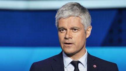 Laurent Wauquiez sur le plateau de France 2, lors d'un débat pour la campagne des européennes. (LIONEL BONAVENTURE / AFP)