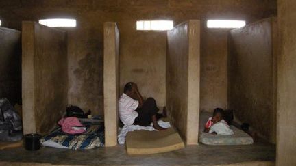 Le Centre de renouveau spirituel et de guérison dans le sud du Ghana. Certains malades mentaux confinés ici sont enchaînés au mur. (Photo/HRW)