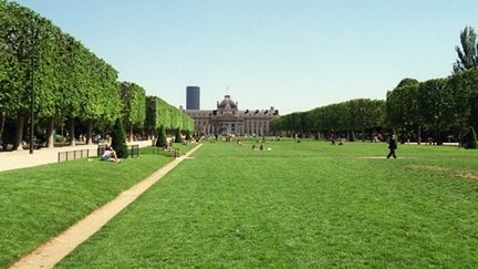 Le Champ de Mars à Paris (archives, 2002) (AFP / Jean-Pierre Muller)