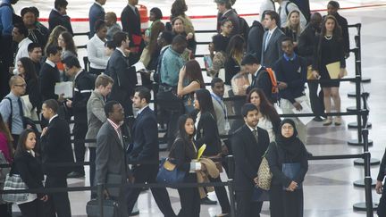 File d'attente de demandeurs d'emplois aux Etats-Unis.&nbsp; (FRANCES M. ROBERTS / MAXPPP)