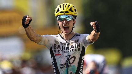 L'Espagnol Pello Bilbao se montre le plus rapide et enlève la 10e étape du Tour de France à Issoire (Auvergne), le 11 juillet 2023. (ANNE-CHRISTINE POUJOULAT / AFP)