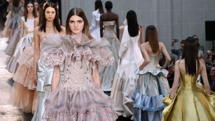 La collection d'Alexis Mabille se nomme "Pastel Vibration".
 (FRANCOIS GUILLOT / AFP)