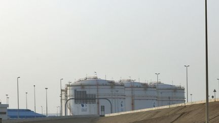 Un centre de stockage pétrolier près de l'aéroport d'Abu Dhabi (Emirats Arabes Unis), l'une des cibles des attaques de drones venues du Yémen le 17 janvier 2022 (AFP)