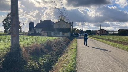 La maison à&nbsp;Birac-sur-Trec&nbsp;(Lot-et-Garonne),&nbsp;où a été retrouvée la jeune fille dans la nuit du vendredi 18 au&nbsp;samedi 19 novembre. (MARIE-CANDICE DELOUVRIE / FRANCE2)