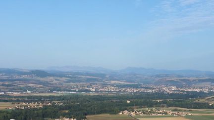 À l'opposé de la désertification des campagnes, certains territoires ruraux sont en pleine expansion. Dans le Puy-de-Dôme, la ville d'Issoire attire de nouveaux entrepreneurs. (FRANCE 2)