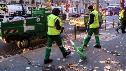 Des agents de propreté de Paris, le 12 décembre 2019. (MAXPPP)