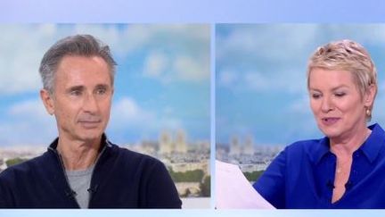 Thierry Lhermitte sur les planches dans "Le syndrome de l'Écossais"