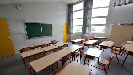 Une salle de classe vide. Photo d'illustration. (MYCHELE DANIAU / AFP)