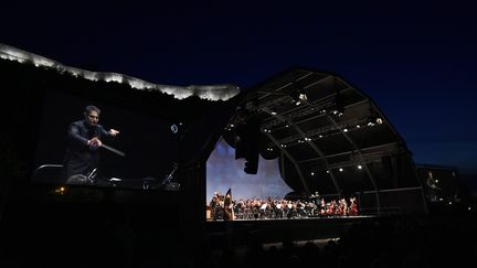 L'Orchestre Victor Hugo de Bourgogne Franche-Comté dirigé par Jean-François Verdier, lors de l'édition du Festival international de musique classique du 6 septembre 2019. (FRANCK LALLEMAND / MAXPPP)