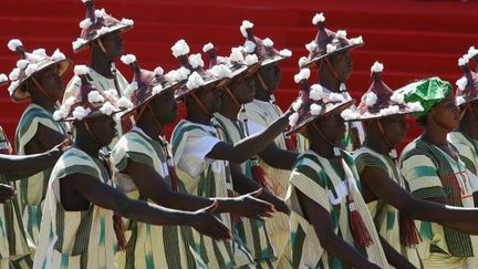 Producteurs de coton lors d'un défilé célébrant les 50 ans de l'indépendance du Burkina Faso en 2010. Le coton est l'une des premières richesses du pays.