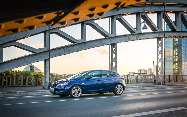 Parmi les nouveautés de ce Salon de Francfort 2019, l'Opel Astra restylée. (DANI HEYNE OPEL pour FRANCE INFO)