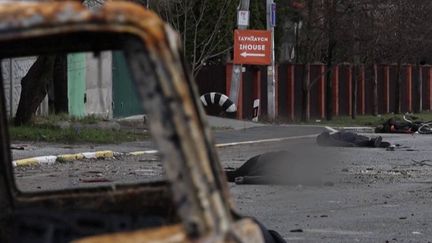 Guerre en Ukraine : à Boutcha, ville en banlieue de Kiev, les civils gisent sur le sol