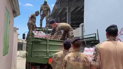 Cyclone Chido à Mayotte : les premières distributions d'eau et de nourriture seront-elles suffisantes ? (France 2)