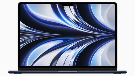 Le MacBook Air M2, lancé le 6 juin à 1.499 euros, en hausse de 37,2% par rapport au prix du modèle auquel il succède. (APPLE)