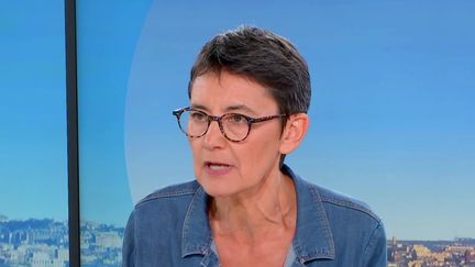 L’une des premières mesures que pourrait prendre le gouvernement concerne la hausse des impôts des plus riches et de certaines grandes entreprises. Pour Nathalie Arthaud, porte-parole de Lutte Ouvrière, "rien ne va changer". (franceinfo)