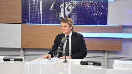 François Baroin, maire de Troyes, invité à franceinfo, le 22 mars 2017. (RADIO FRANCE / JEAN-CHRISTOPHE BOURDILLAT)