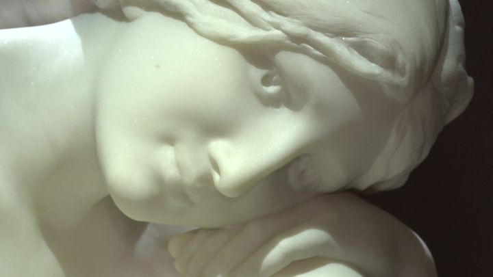 Détail de la sculpture en marbre d'Eugène Delaplanche - "Eve avant le péché'" 1891 (France 3 Bretagne)