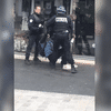 Une vidéo montre un adolescent se faire frapper par un policier non loin du lycée Bergson de Paris, le 24 mars 2016, en marge de la mobilisation contre la loi Travail. (CR12 C / YOUTUBE)