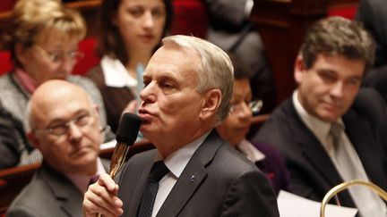 Le Premier ministre, Jean-Marc Ayrault, &agrave; l'Assembl&eacute;e nationale, &agrave; Paris, le 4 d&eacute;cembre 2012. (CHARLES PLATIAU / REUTERS)