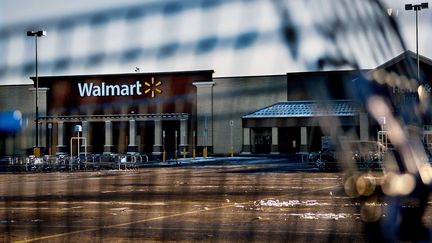 Le supermarch&eacute; Walmart de Hayden, o&ugrave; un enfant de deux ans a tu&eacute; sa m&egrave;re par accident avec un pistolet, le 30 d&eacute;cembre 2014, aux Etats-Unis. (KATHY PLONKA/AP/SIPA)