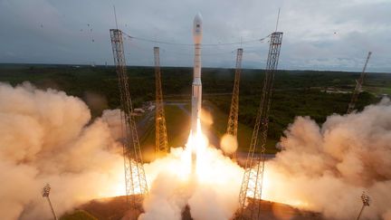 Le lanceur Vega-C lors de son décollage inaugural, le 13 juillet 2022 à Kourou (Guyane). (EYEPRESS NEWS / SHUTTERSTOCK / SIPA)