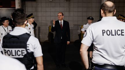 Le Premier ministre, Jean Castex, lors d'une visite dans un commissariat de La Courneuve (Seine-Saint-Denis), le 5 juillet 2020.&nbsp; (THOMAS COEX / AFP)