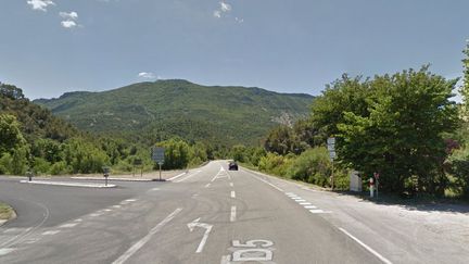 Le septuag&eacute;naire a &eacute;t&eacute; arr&ecirc;t&eacute; sur la route, non loin de&nbsp;Buis-les-Baronnies (Dr&ocirc;me), lundi 3 ao&ucirc;t 2015. ( GOOGLE STREET VIEW)