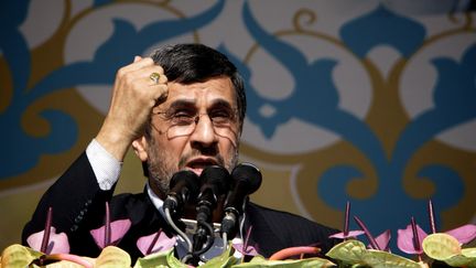 Le pr&eacute;sident iranien Mahmoud Ahmadinejad prononce un discours &agrave; l'occasion du 34e anniversaire de la r&eacute;volution islamique, le 10 f&eacute;vrier 2013 &agrave; T&eacute;h&eacute;ran (Iran). (BEHROUZ MEHRI / AFP)