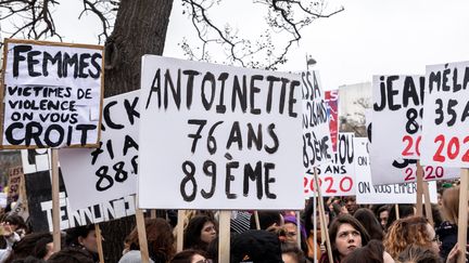 Une manifestation&nbsp;pour les droits des femmes, le 8 mars 2020, à Paris. (KARINE PERON LE OUAY / HANS LUCAS / AFP)