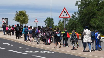 Des parents d'élèves, dont certains portent le voile, accompagnent une sortie scolaire à Perpignan. Photo d'illustration.&nbsp; (MICHEL CLEMENTZ / MAXPPP)