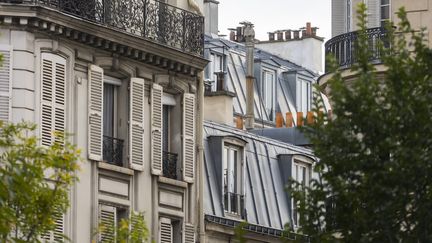 La façade d'un immeuble parisien, en septembre 2021. (VINCENT ISORE / MAXPPP)