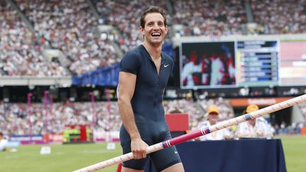 Renaud Lavillenie lors du&nbsp;meeting anniversaire des Jeux olympiques de Londres le samedi 27 juillet 2013. (SUZANNE PLUNKETT / REUTERS)